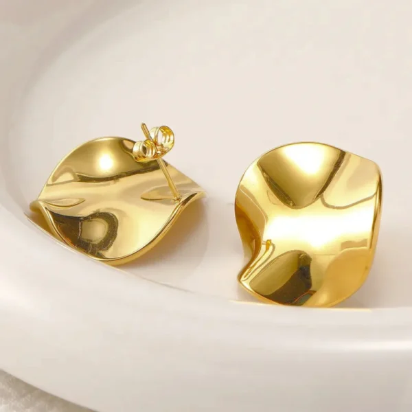 Curved Round Stud Earrings