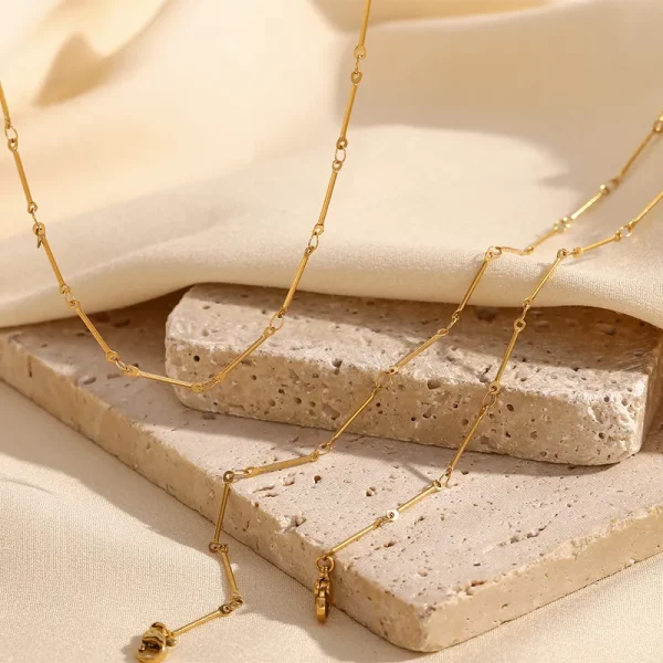 Intertwined Bar Chain Necklace