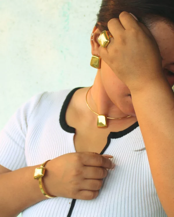 Bold Puffy Pendant Choker Necklace