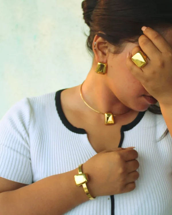 Bold Puffy Pendant Choker Necklace