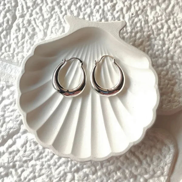 Classic Bold U Hoops