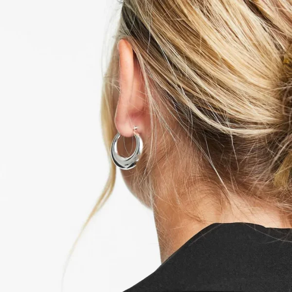 Classic Bold U Hoops