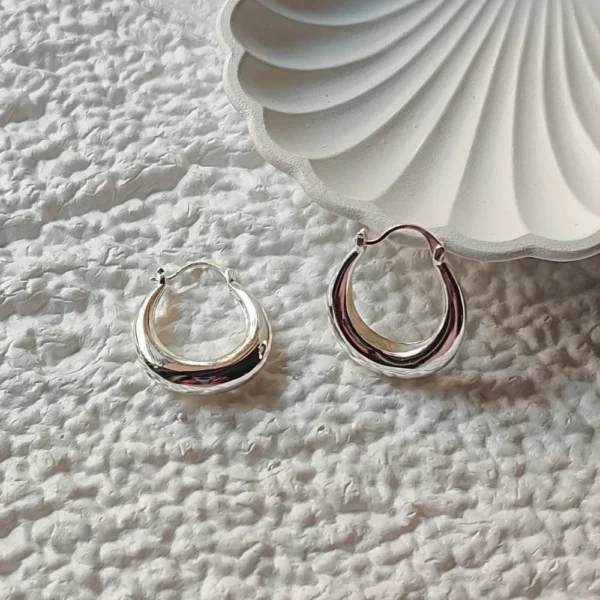 Classic Bold U Hoops