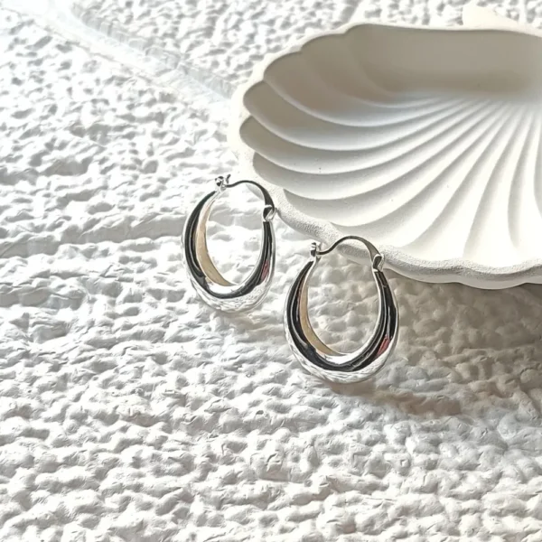 Classic Bold U Hoops